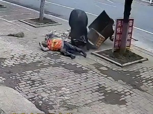 疯牛战士势不可挡：爆炸性伤害震撼峡谷，目击者惊叹无法阻拦